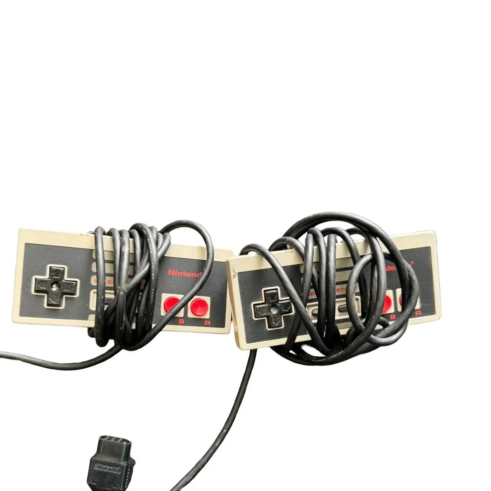 Nintendo NES Controller Set of 2 Original Wired Gamepads Model NES-004 OEM‎